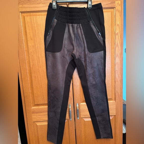 Women’s straight Leg pants Preowned Excellent condition - Picture 1 of 6